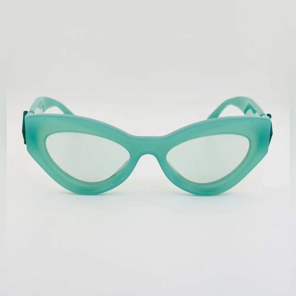 FENDI FF Diamonds Cat-eye women’s sunglasses FE401461 Light Green Frame
